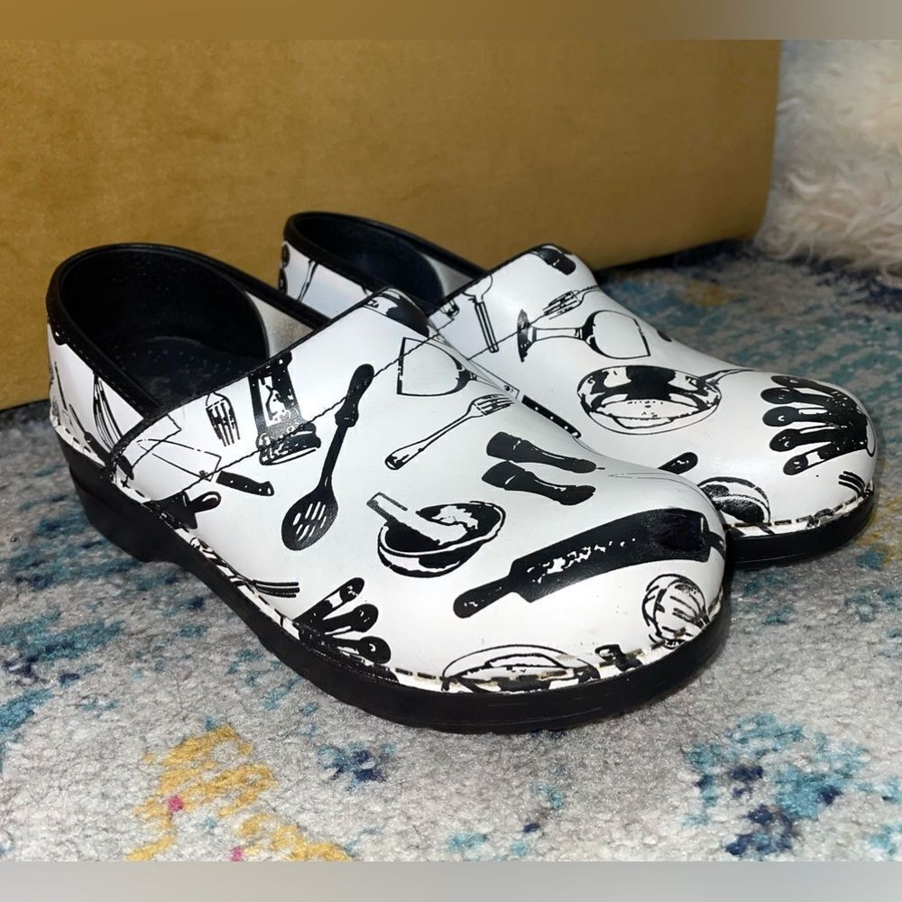 Sanita White & Black Leather Chef Utensil Print Slip On Comfort Work Clogs 38